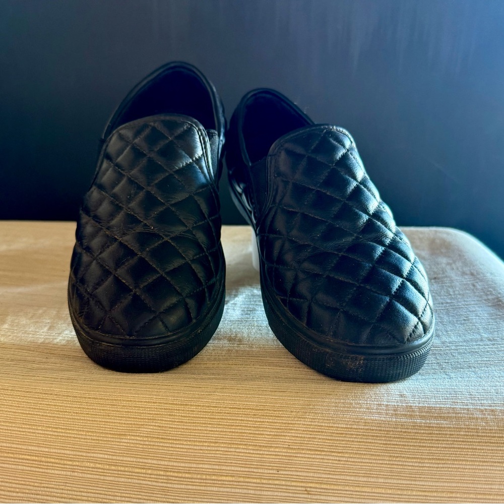 Elegant Black Quilted Loafers